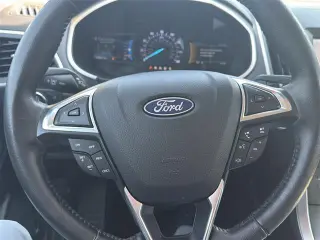 Ford Edge 2020 con tracción en las cuatro ruedas y equipado con la configuración SEL de 4 ruedas de dos plazas.