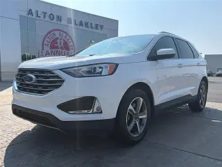 Ford Edge 2020 con tracción en las cuatro ruedas y equipado con la configuración SEL de 4 ruedas de dos plazas.
