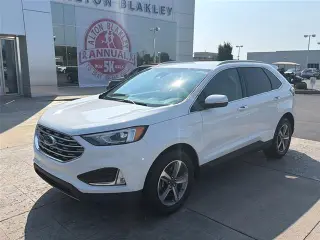 Ford Edge 2020 con tracción en las cuatro ruedas y equipado con la configuración SEL de 4 ruedas de dos plazas.