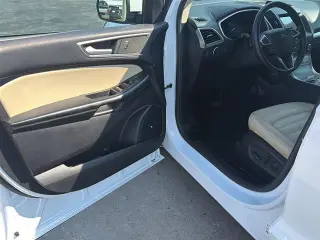 Ford Edge 2020 con tracción en las cuatro ruedas y equipado con la configuración SEL de 4 ruedas de dos plazas.