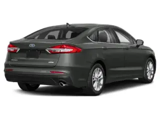 Ford Fusion 2019 con tracción en las fouraz y cama de pasajeros de cuatro plazas