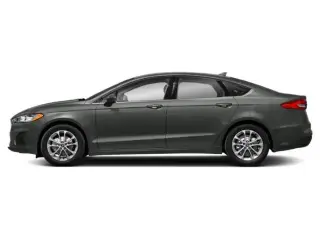 Ford Fusion 2019 con tracción en las fouraz y cama de pasajeros de cuatro plazas
