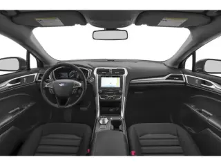 Ford Fusion 2019 con tracción en las fouraz y cama de pasajeros de cuatro plazas