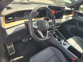 Volkswagen Tiguan 2025 AWD SEL R-Line 4Motion 4dr SUV