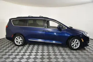 Chrysler Pacifica 2017 Touring-L 4dr Mini-Van
