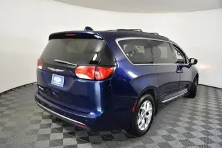 Chrysler Pacifica 2017 Touring-L 4dr Mini-Van