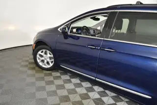 Chrysler Pacifica 2017 Touring-L 4dr Mini-Van