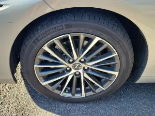 Lexus ES 350 2024 4dr Sedán