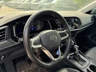 Volkswagen Jetta 2024 SE Sedán 4 puertas