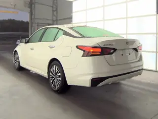 Nissan Altima 2024 2.5 SV Sedán 4 puertas