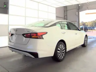 Nissan Altima 2024 AWD 2.5 SV 4dr Sedán