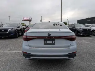 Volkswagen Jetta 2025 Sport 4dr Sedán