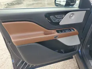 Lincoln Aviator 2023 AWD Reserve 4dr SUV