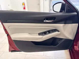 Nissan Altima 2024 2.5 SV Sedán 4 puertas
