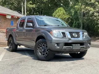 Nissan Frontier 2016 4x2 SL 4dr Crew Cab 5 ft. SB Pickup 5A (lanzamiento a mitad de año)
