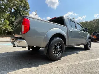 Nissan Frontier 2016 4x2 SL 4dr Crew Cab 5 ft. SB Pickup 5A (lanzamiento a mitad de año)
