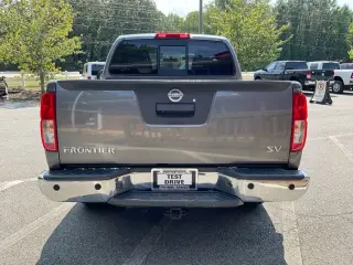 Nissan Frontier 2016 4x2 SL 4dr Crew Cab 5 ft. SB Pickup 5A (lanzamiento a mitad de año)