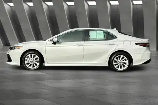 Toyota Camry 2024 LE 4dr Sedán