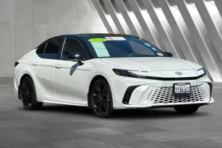 Toyota Camry 2026 SE 4dr Sedán