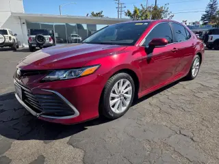 Toyota Camry 2021 LE Sedán de 4 puertas