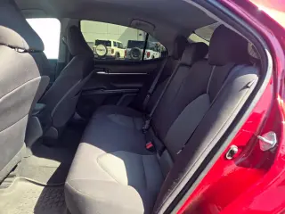Toyota Camry 2021 LE Sedán de 4 puertas