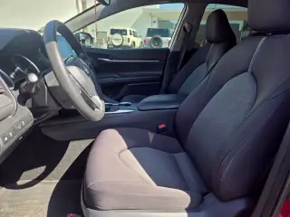 Toyota Camry 2021 LE Sedán de 4 puertas