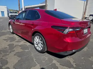 Toyota Camry 2021 LE Sedán de 4 puertas
