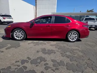 Toyota Camry 2021 LE Sedán de 4 puertas