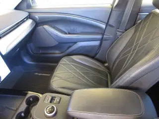 Ford Mustang Mach-E 2023 Select 4dr SUV