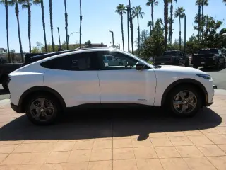 Ford Mustang Mach-E 2023 Select 4dr SUV
