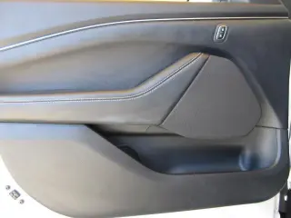Ford Mustang Mach-E 2023 Select 4dr SUV