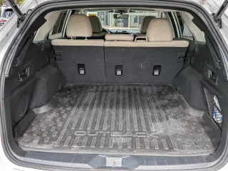 Subaru Outback 2024 con transmisión automática de 4 ruedas, limitado