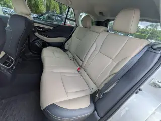 Subaru Outback 2024 con transmisión automática de 4 ruedas, limitado