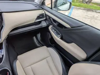 Subaru Outback 2024 con transmisión automática de 4 ruedas, limitado