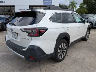 Subaru Outback 2024 con transmisión automática de 4 ruedas, limitado