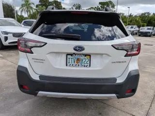 Subaru Outback 2024 con transmisión automática de 4 ruedas, limitado