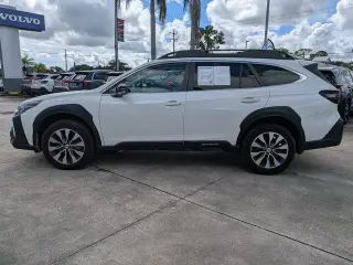 Subaru Outback 2024 con transmisión automática de 4 ruedas, limitado