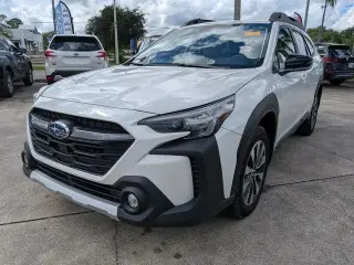 Subaru Outback 2024 con transmisión automática de 4 ruedas, limitado