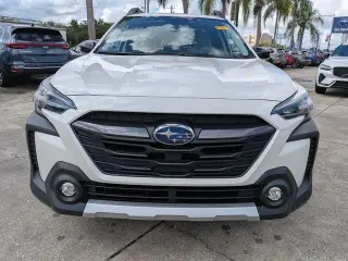 Subaru Outback 2024 con transmisión automática de 4 ruedas, limitado