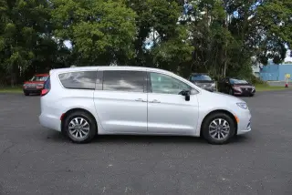 Chrysler Pacifica Híbrido enchufable 2024 Select 4dr Mini-Van