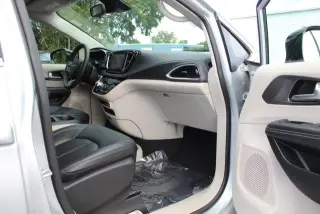Chrysler Pacifica Híbrido enchufable 2024 Select 4dr Mini-Van