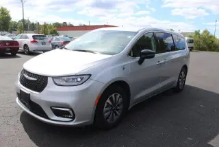 Chrysler Pacifica Híbrido enchufable 2024 Select 4dr Mini-Van