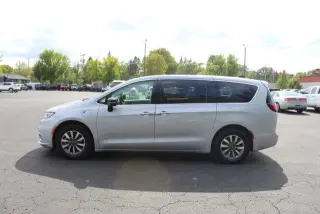 Chrysler Pacifica Híbrido enchufable 2024 Select 4dr Mini-Van