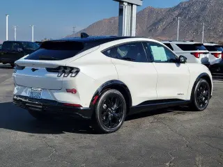 Ford Mustang Mach-E 2023 Premium 4dr SUV