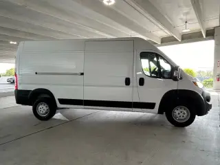 Ram ProMaster 2023 2500 159 WB 3dr Tech Roof Alta Furgón de Carga
