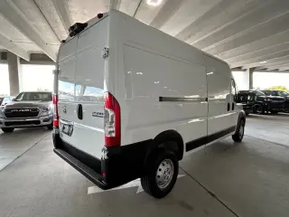 Ram ProMaster 2023 2500 159 WB 3dr Tech Roof Alta Furgón de Carga