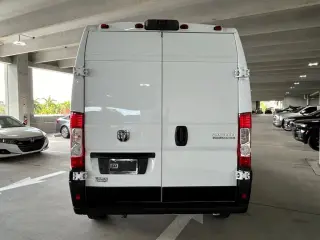 Ram ProMaster 2023 2500 159 WB 3dr Tech Roof Alta Furgón de Carga
