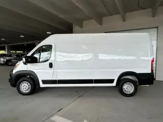 Ram ProMaster 2023 2500 159 WB 3dr Tech Roof Alta Furgón de Carga