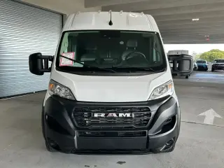 Ram ProMaster 2023 2500 159 WB 3dr Tech Roof Alta Furgón de Carga