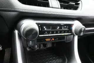 Toyota RAV4 2021 LE 4dr SUV